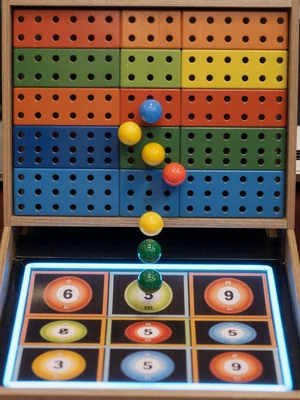 Plinko Crash Game mit Multiplikator-Slots Vorschaubild